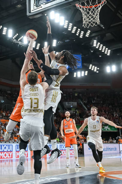 他善于在比 他善于在比