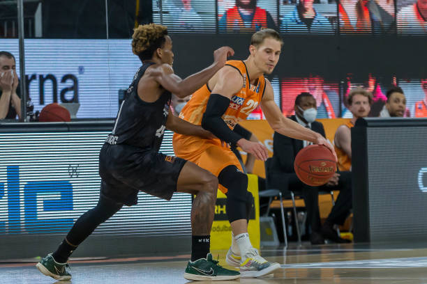 这使得他不 这使得他不